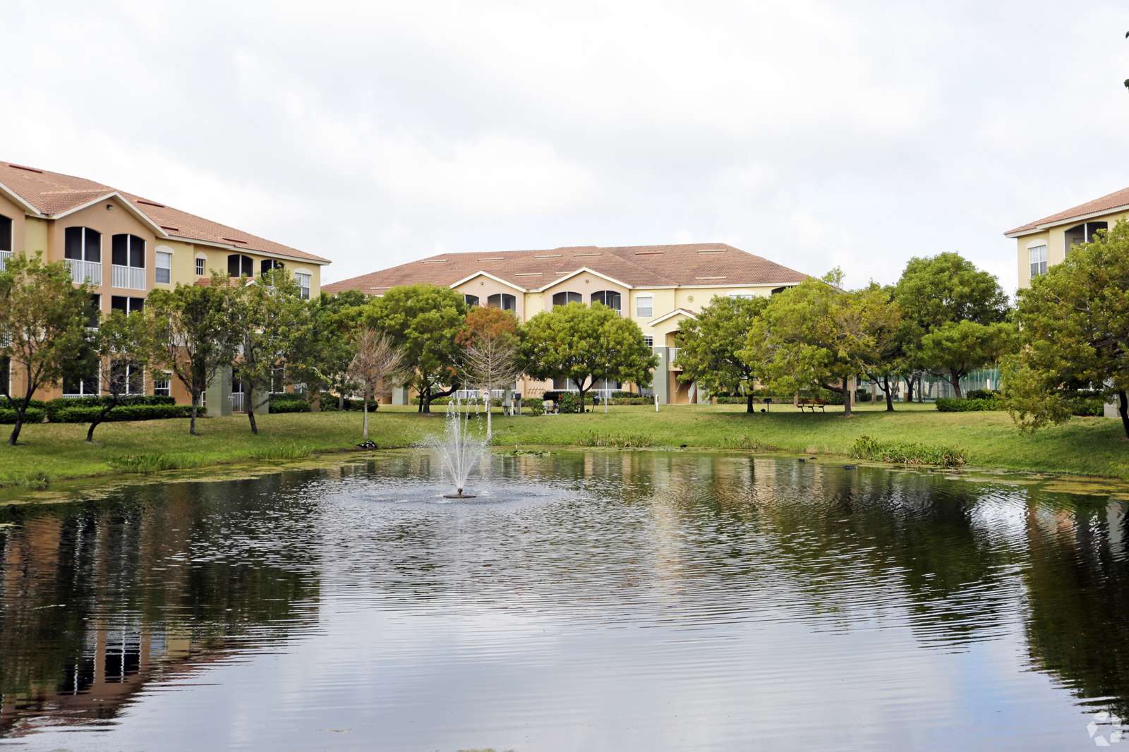 Apartment Photo Gallery The Lakes At College Pointe, Fort Myers, FL