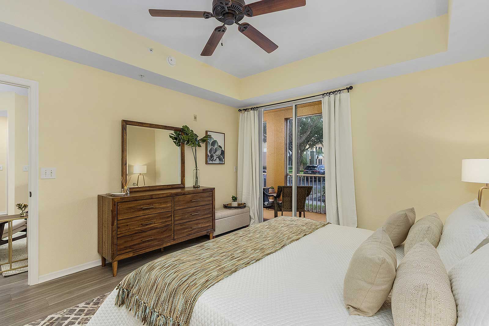 Apartment Photo Gallery The Lakes At College Pointe